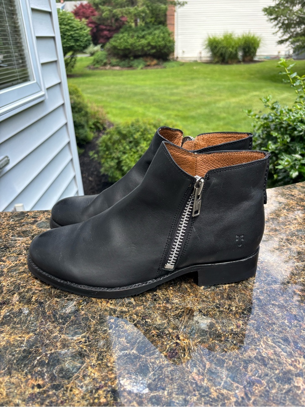 Frye Madison Moto Shootie Women’s Black Leather Bootie with Side Zip size 10 - Picture 2 of 9